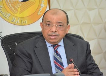 وزير التنمية المحلية : غلق 32 ألف متجر ومقهى وورشة فى 18 محافظة لمخالفة المواعيد