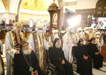 بالصور.. وضع اليد على الأساقفة الجدد