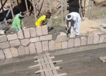 بالصور .. رئيس مركز الطود يتابع إحلال وتجديد كوبري خرسانة مسلحة  بالمريس