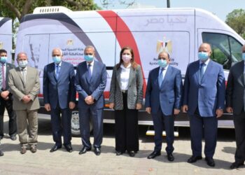 وزارة التخطيط تسلم الدفعة الأولى من سيارات المراكز التكنولوجية المتنقلة