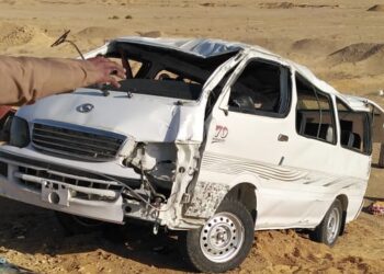 مصرع 3 أشخاص وإصابة 10 آخرين في انقلاب ميكروباص بالسويس