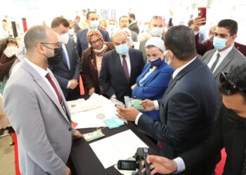 وزيرة البيئة تشارك في افتتاح أول وحدة للتحول الأخضر بالجامعات المصرية بجامعة عين شمس
