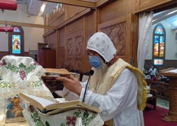 الأنبا مكاريوس يلتقى بطلاب الثانوية العامة والتعليم الفنى