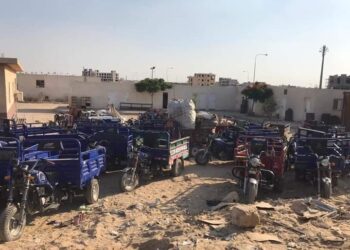 جهاز مدينة العبور يشن حملة للتصدي للإشغالات ومخالفات تغيير النشاط للوحدات السكنية بالحي الأول