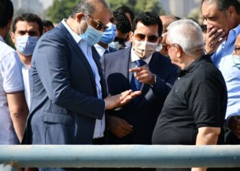 وزير الشباب يتفقد أعمال التطوير الشاملة بنادي الصحفيين