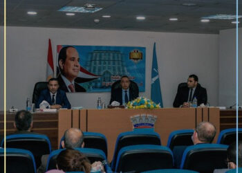المحافظ ورئيس الرقابة الإدارية يفتتحان الندوة التثقيفية التي نظمتها المحافظة بالتنسيق هع هيئة الرقابة الإدارية تحت عنوان “دور هيئة الرقابة الإدارية في مكافحة الفساد ودعم التنمية