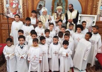 الأنبا دانييل يرسم شمامسة جدد بإيبارشية بأستراليا