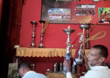 محافظة الجيزة تفاجئ المقاهي والكافيتريات غير الملتزمة وتضبط حوالي ٥٠٠ شيشة بالهرم والعجوزة والوراق وأوسيم والصف