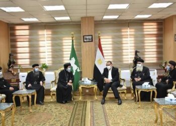 الأنبا صليب يهنئ محافظ الشرقية بعيد الأضحى