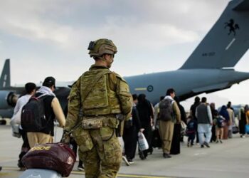 قتلى وعشرات الجرحى في انفجارين انتحاريين في محيط مطار كابل
