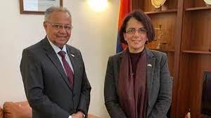 نائب رئيس الجمهورية الموريشي يستقبل السفيرة المصرية لدى موريشيوس.
