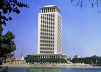 مصر تعرب عن إدانتها استهداف ميليشيا الحوثي مطار أبها الدولي