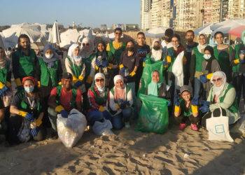 بالصور.. مع انتهاء موسم الصيف مبادرة لتنظيف الشواطئ بالإسكندرية