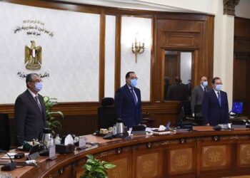 مجلس الوزراء يقف دقيقة حدادًا على روح المشير طنطاوي