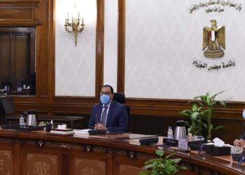 “مدبولي” يتابع خطوات إقامة المجمعات الصناعية والحرفية داخل المناطق التي يتم تطويرها ضمن مبادرة  “حياة كريمة”