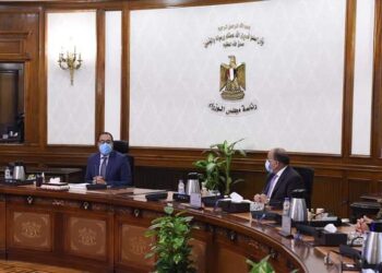 “مدبولي” يتابع خطوات إقامة المجمعات الصناعية والحرفية داخل المناطق التي يتم تطويرها ضمن مبادرة  “حياة كريمة”