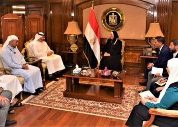 وزيرة التجارة والصناعة تبحث مع المدير العام لمجلس الإمارات للشركات الدفاعية فرص إنشاء عدد من المشروعات الاستثمارية المشتركة بالسوق المصري