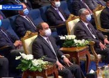 الرئيس السيسي يشاهد فيلمًا تسجيليًا لصندوق تحيا مصر