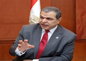 “سعفان” يسلم عاملان قيمة بوليصتي التأمين أصيبا بعجز جزئي أثناء العمل