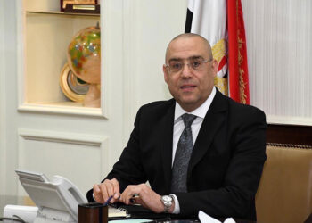 وزير الإسكان يتابع سير العمل بمشروعى منطقة الأعمال المركزية والحدائق المركزية “كابيتال بارك” بالعاصمة الإدارية الجديدة