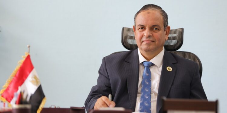 وزير المالية يستعرض الجهود المبذولة لإحكام السيطرة على المنافذ الجمركية