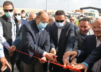 وزير التنمية المحلية ومحافظ الدقهلية يفتتحان مصنع معالجة وتدوير المخلفات بسندوب