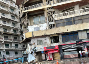 أنهيار شرفتي عقار بسبب الطقس السييء بالاسكندرية