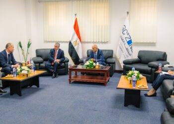 وفد هيئة التجارة الخارجية اليابانية يبحث مجالات التعاون مع اقتصادية قناة السويس