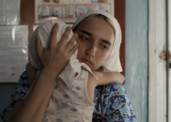 “107 أمهات”.. الكل له قضبانه.. المسجون أو السجان! فيلم إنساني رائع بالقاهرة السينمائي