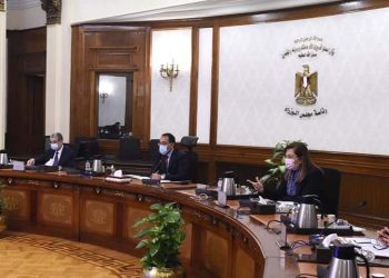 رئيس  الوزراء يتابع موقف الطروحات وطرح محطات تحلية المياه بالشراكة مع القطاع الخاص