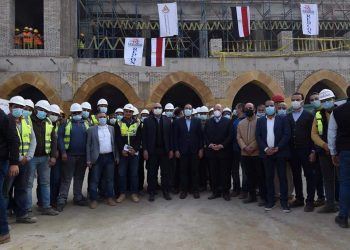مدبولى  يتابع موقف تطوير منطقة سور مجرى العيون .. و يؤكد ما يتم تنفيذه نقلة حضارية