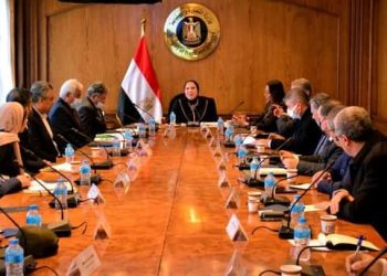 نيفين جامع:إعداد دراسة متكاملة للارتقاء بصناعة السجاد وزيادة قدرته التنافسية في السوقين المحلي والخارجي