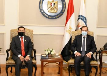 وزير البترول يستقبل سفير ماليزيا لبحث فرص التعاون والاستثمار المشترك في قطاع البترول والغاز