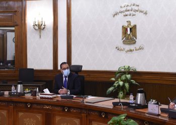 الحكومة :  تخفيض المديونية المستحقة لوزارة البترول على المالية إلى 92 مليار جنيه من 110 مليارات جنيه خلال 6 أشهر