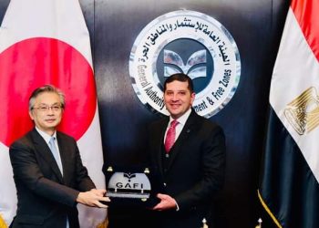 رئيس هيئة الاستثمار يبحث مع سفير اليابان  سُبل جذب المزيد من الاستثمارات اليابانية إلى السوق المصرية