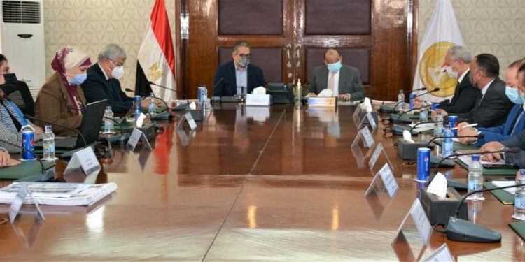 وزير التنمية المحلية: دراسة عدد من المقترحات لإعادة إحياء مدينة إسنا التاريخية بالأقصر