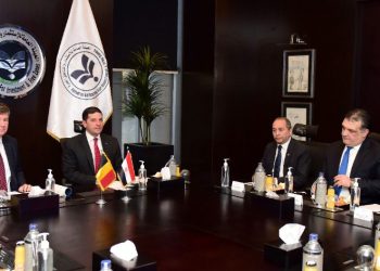 رئيس هيئة للاستثمار وسفير بلجيكا يبحثان فرص جذب الاستثمارات البلجيكية إلى مصر