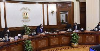 رئيس الوزراء يستعرض مقترحات مشروعات الهيدروجين الأخضر وتحلية المياه ومعالجة الصرف