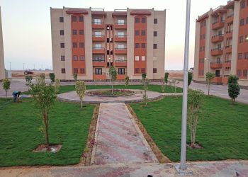 وزير الإسكان يستعرض مشروعات مدينة العاشر من رمضان في 2021