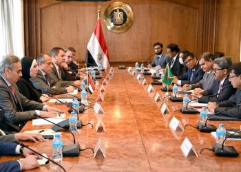 وزيرة التجارة والصناعة تبحث مع وزير خارجية بنجلاديش سبل تعزيز التعاون التجاري والاستثماري بين البلدين خلال المرحلة المقبلة