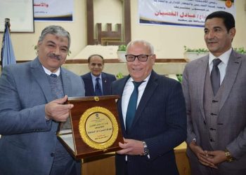 محافظ بورسعيد يشهد مراسم احتفالية فرع أكاديمية السادات بتكوين المجلس الاستشاري