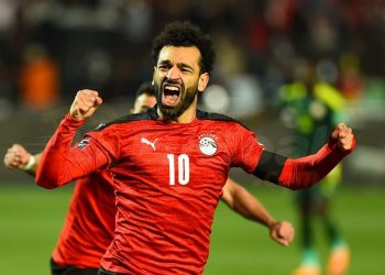 ‏الكرة بين قدميه مُتعة تسُر الناظرين.. الفرعون يحتفل بالجولة الأولى