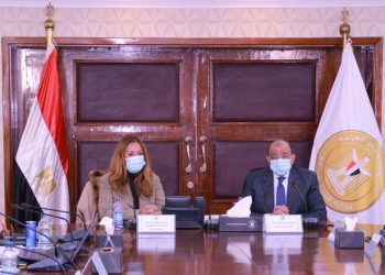 وزير التنمية المحلية يلتقي المدير التنفيذي للأكاديمية الوطنية للتدريب لمتابعة  التعاون بين الجانبين