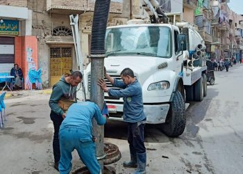 مياه المنوفية تطلق حملة لتطهير خطوط وغرف الصرف الصحي بشبين الكوم (صور)