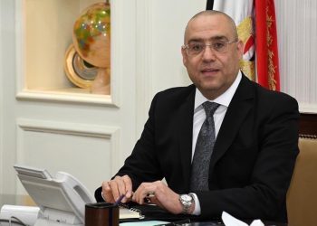وزير الإسكان يُصدر قرارين لإزالة التعديات والإشغالات بمدينتي العاشر من رمضان وطيبة الجديدة