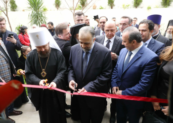 الكنيسة الروسية في دمشق تتفتح مركزًا للأطراف الصناعية وإعادة تأهيل الأطفال