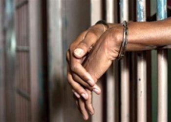 النيابة تأمر بحبس ثلاثة متهمينَ لاستيلائهم بطرق احتيالية على أموال مواطنينَ  بأسوان