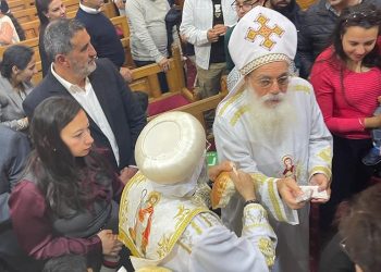 أسقف لندن يترأس قداس عيد القديس مار مرقس بكاتدرائية القديسة العذراء والشهيد مار مينا بسيدنى