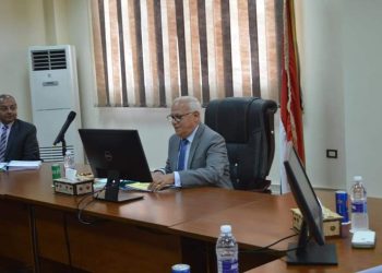 محافظ بورسعيد يترأس اجتماع مجلس إدارة المنطقة الصناعية بالجنوب