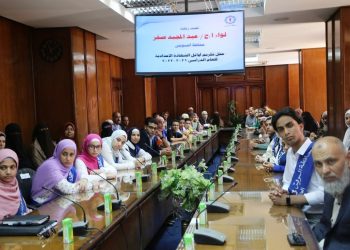 “صقر” يكرم أوائل الشهادة الإعدادية بمدارس السويس